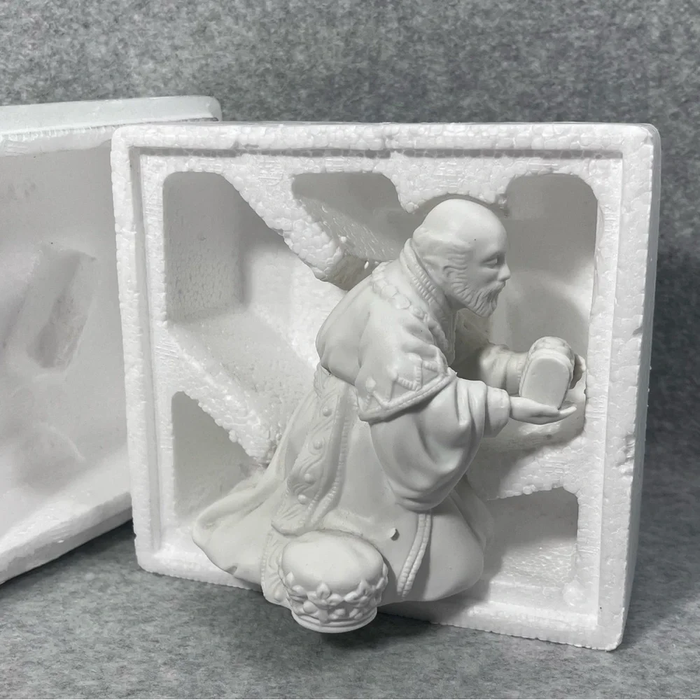 Avon Nativity‎ The Magi Melchior Porcelain Figurine Collectibles 1982 In Box
